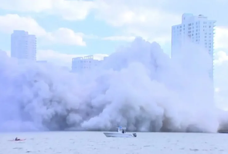 هتل 23 طبقه در چند ثانیه ناپدید می شود 32 هتل 23 طبقه در چند ثانیه ناپدید می شود