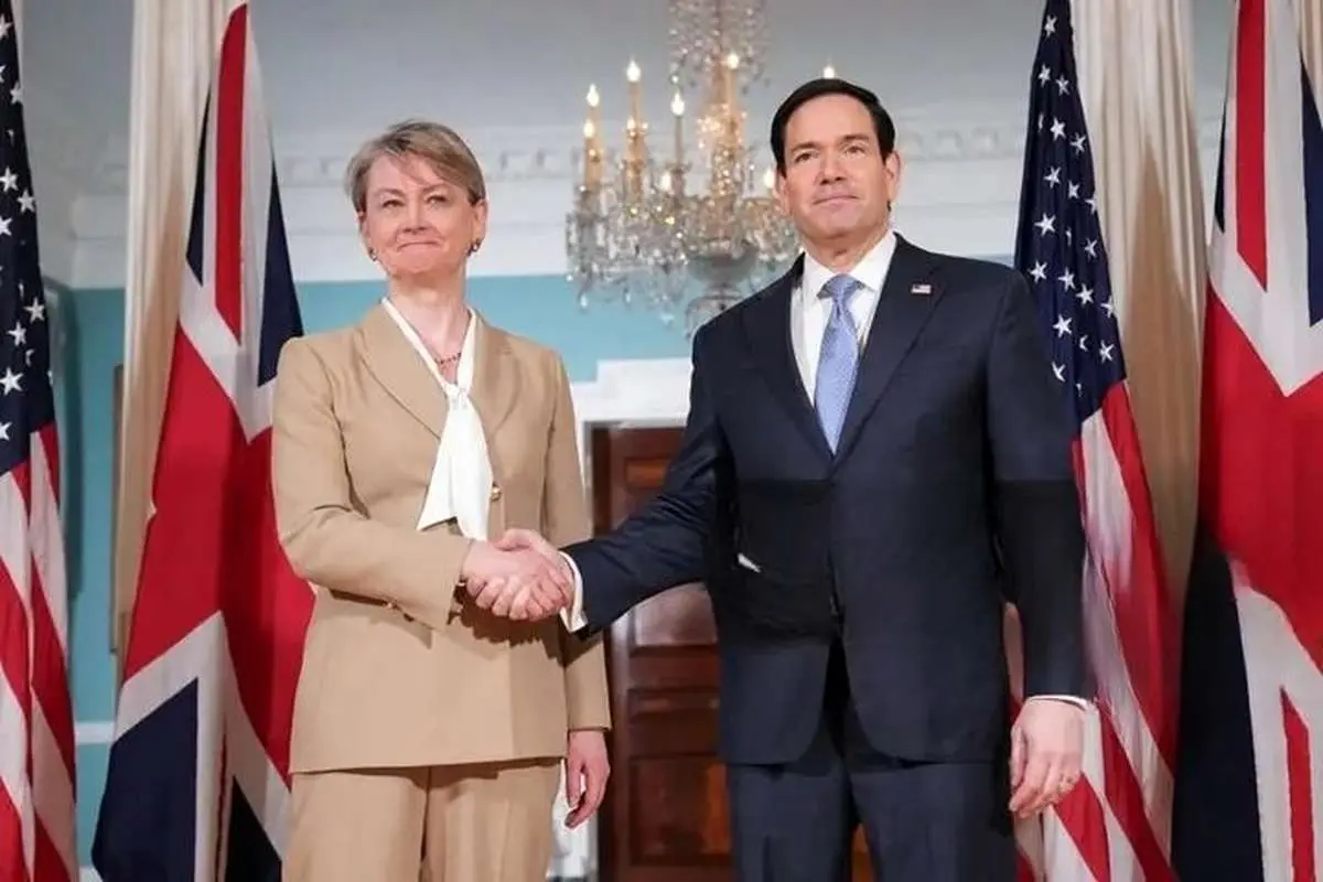 وزرای خارجه آمریکا و انگلیس درباره تنگه هرمز رایزنی کردند