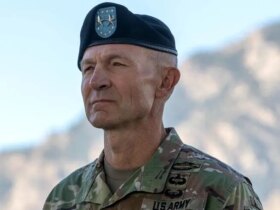 وزیر جنگ آمریکا فرمانده کل نیروهای زمینی را برکنار کرد