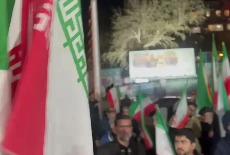 ویدئو؛ نشست هنری در میدان شهرک غرب 15 ویدئو؛ نشست هنری در میدان شهرک غرب