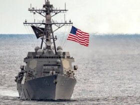 یو اس اس آیزنهاور آتش گرفت