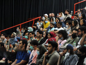 ما مخالف اکران فیلم های توقیفی در سینما و دادن رانت به افراد خاص هستیم.