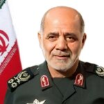 عکس فرمانده قرارگاه حاتم الانبیاء در کنار رهبر شهید