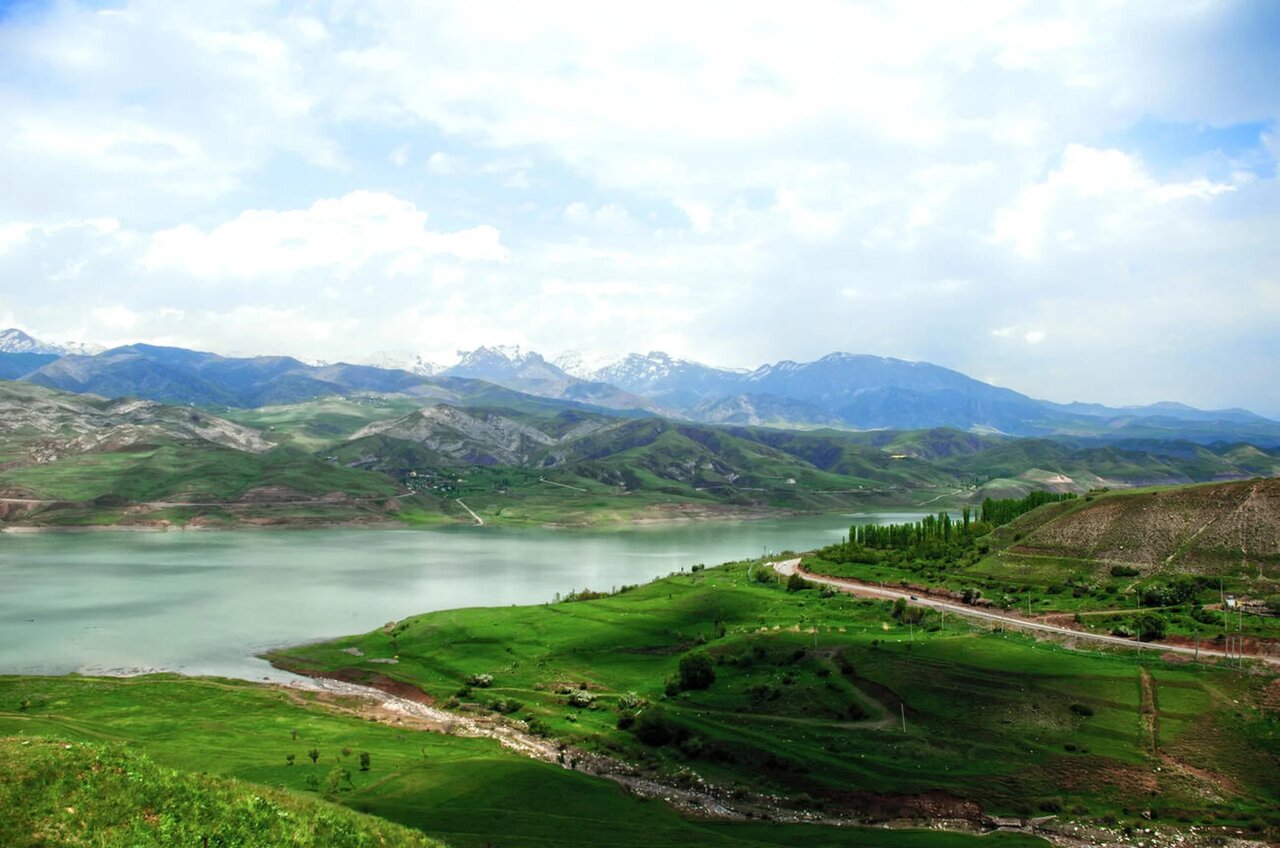 از خرید گلاب گرفته تا سرگردانی در دشت های چشمه؛ فروردین کجا بریم؟ / 9 مکان جذاب برای یک سفر یک روزه / راهنمای سفر بهاری نزدیک تهران