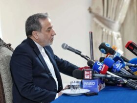 تفسیر تصویری نشست خبری عراقچی در سفارت ایران در هند