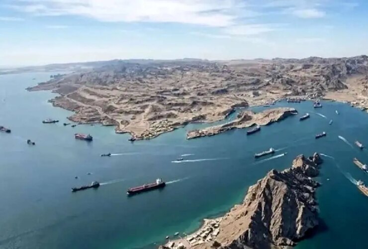 فایننشال تایمز: بیمه دریایی ترامپ برای کشتی‌های تنگه هرمز یک دلار هم سود نداشت