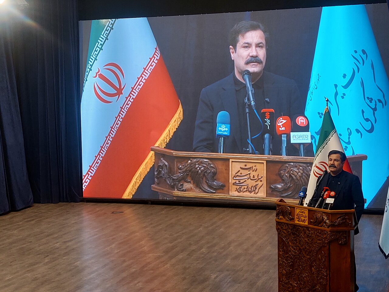 معاون رئیس‌جمهور: به ملت اعتماد داریم، اینترنت به حالت سابق خود برمی‌گردد چون دستور رئیس‌جمهور است/ مهم است که اکوتوریسم را با هماهنگی اجتماعی مرتبط کنیم.