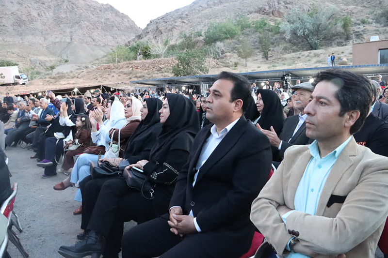 وقتی دهکده ای دنیا را صدا می کند؛ یک قدمی رکورد جهانی قلعه بالا