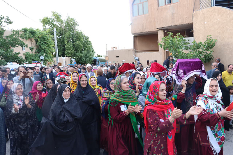 وقتی دهکده ای دنیا را صدا می کند؛ یک قدمی رکورد جهانی قلعه بالا