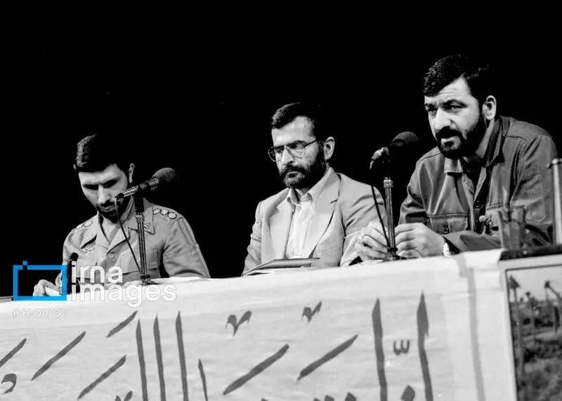 تصاویر کمال خرازی، محسن رضایی و صیاد شیرازی / کمال خرازی و حددادال در ورزشگاه آزادی 6 عکس شهدای جوان کمال خرازی و حددادال در ورزشگاه آزادی/ عکس های دیپلمات شهید در کنار امام، رهبران شهید محسن ریزایی و صیاد شیرازی