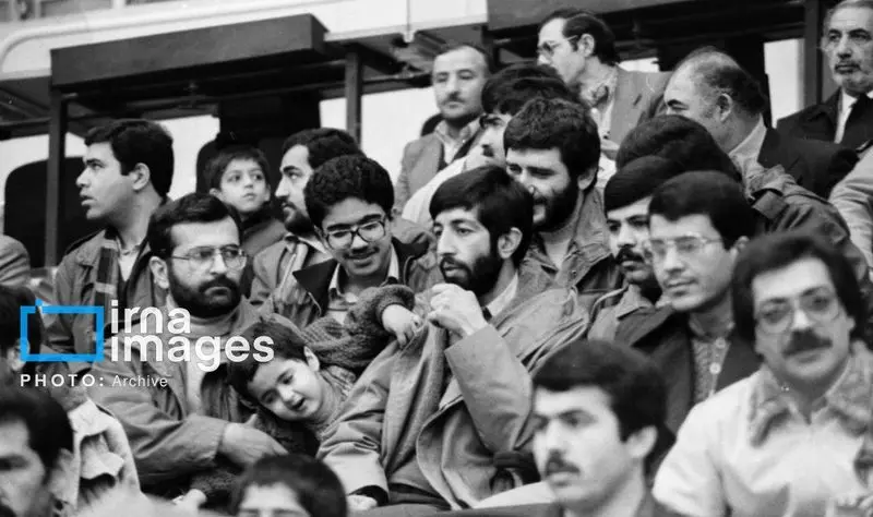 تصاویر کمال خرازی، محسن رضایی و صیاد شیرازی / کمال خرازی و حددادال در ورزشگاه آزادی 10 عکس شهدای جوان کمال خرازی و حددادال در ورزشگاه آزادی/ عکس های دیپلمات شهید در کنار امام، رهبران شهید محسن ریزایی و صیاد شیرازی