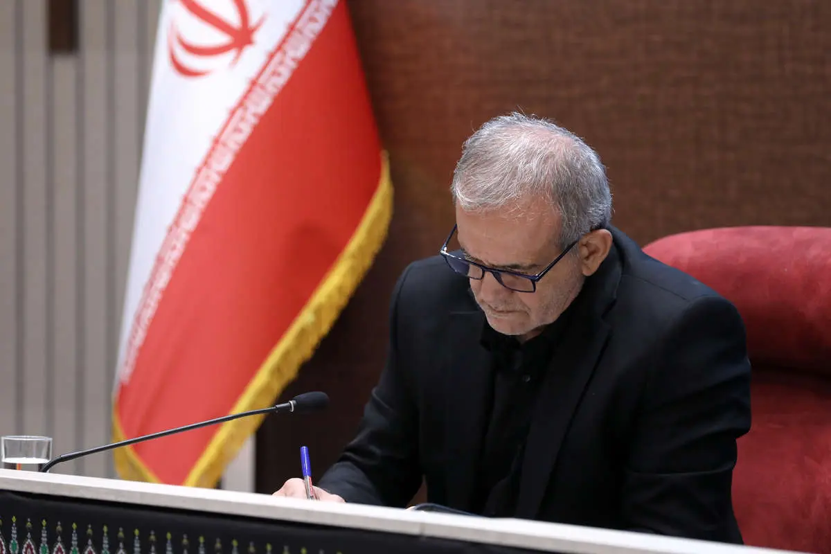پیام پزشکان: حورمشهر امروز ایران، خلیج فارس و تنگه هرمز است. 1 پیام پزشکان: حورمشهر امروز ایران، خلیج فارس و تنگه هرمز است.