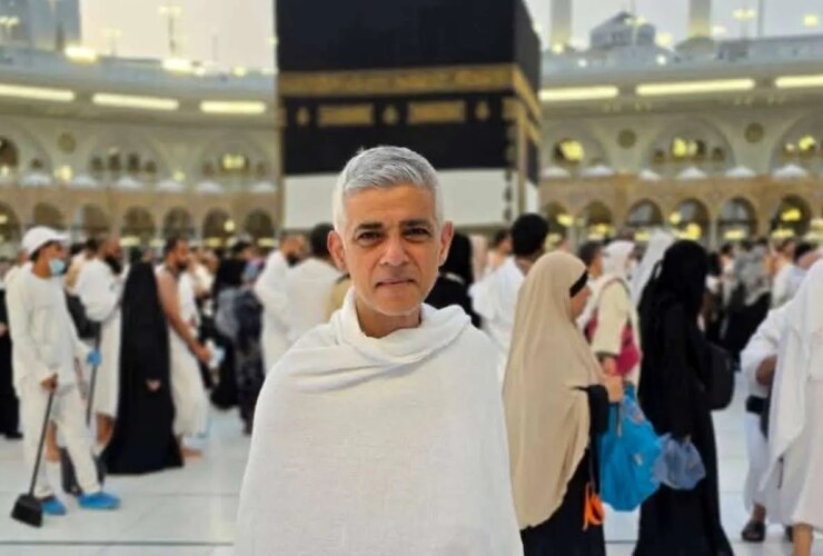 عکس؛ شهردار لندن در مکه احرام می پوشد