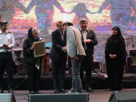 شبی برای قهرمانان بی خانمان؛ هنرمندان از آتش نشانان تجلیل کردند 8 شبی برای قهرمانان بی خانمان؛ هنرمندان از آتش نشانان تجلیل کردند