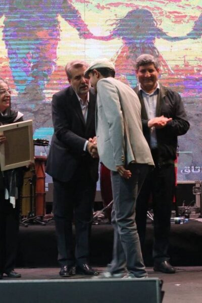 شبی برای قهرمانان بی خانمان؛ هنرمندان از آتش نشانان تجلیل کردند