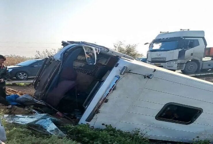 واژگونی کامیون حامل مهاجران در افغانستان 18 کشته و ده ها زخمی برجای گذاشت