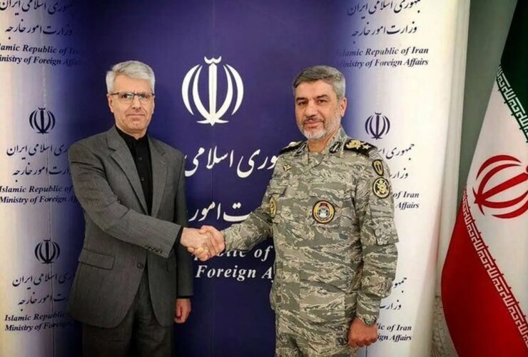 دیدار بقایی با سخنگوی ارتش؛ دیپلماسی و میدان در کنار هم برای ایران