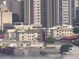 لحظه برخورد یک هواپیمای سبک با یک ساختمان مسکونی