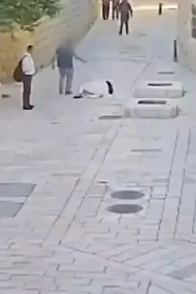 لحظه حمله به یک راهبه مسیحی در اورشلیم