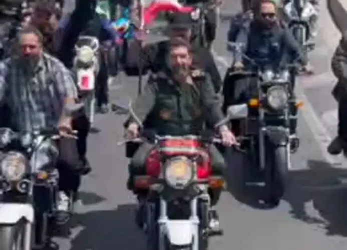 ویدئو؛ موتور سواری فرمانده سپاه تهران در رزمایش جانفدا