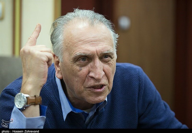 نجفی: برخی می خواهند ایران را بمباران کنند تا سیما فیلم را در اختیار بگیرند / احمد نجفی افتخار می کند که هموطن محسن چاوشی است.