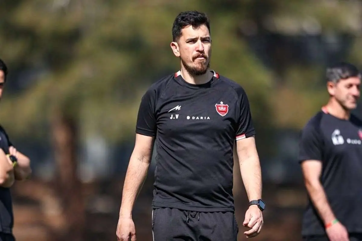 سرمربی پرسپولیس در عمان گرفتار شد