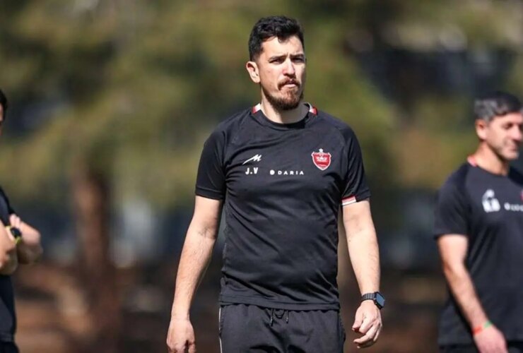 سرمربی پرسپولیس در عمان گرفتار شد 34 سرمربی پرسپولیس در عمان گرفتار شد