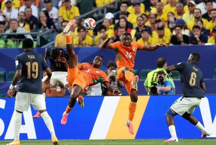 ساحل عاج 1-0 مقابل اکوادور پیروز شد. نود دقیقه رستگاری با دیالو در جام جهانی 2026 21 ساحل عاج 1-0 مقابل اکوادور پیروز شد. نود دقیقه رستگاری با دیالو در جام جهانی 2026