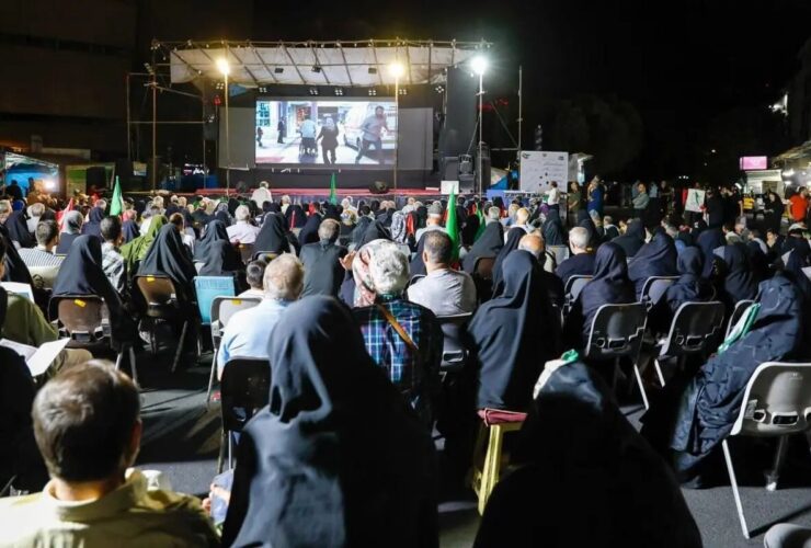 اکران موبایلی فیلم قمارباز در میادین شهر 3 اکران موبایلی فیلم قمارباز در میادین شهر