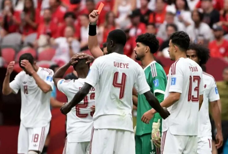 رکورد قطر در جام جهانی با 2 اخراج! 11 رکورد قطر در جام جهانی با 2 اخراج!