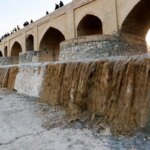 جریان آب زاینده رود قطع نمی شود