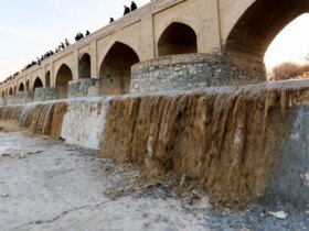جریان آب زاینده رود قطع نمی شود