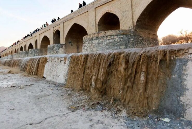 جریان آب زاینده رود قطع نمی شود 3 جریان آب زاینده رود قطع نمی شود