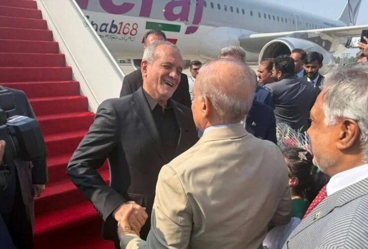مقامات پاکستانی از ورود پزشکان به اسلام آباد استقبال کردند