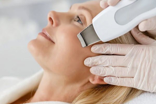 بهترین کلینیک زیبایی در کرج را بشناسید! 4 خدمات تخصصی در کلینیک نیلوفر