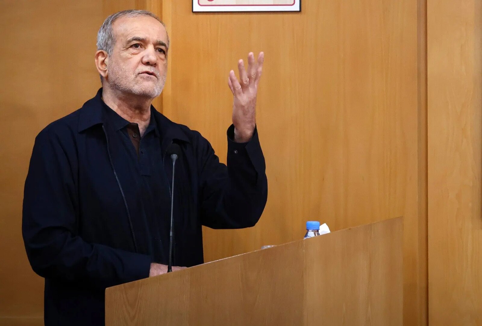 انتقاد پزشکان از جناح بندی/درگیری های سیاسی برخی افراد را کنار بگذارید