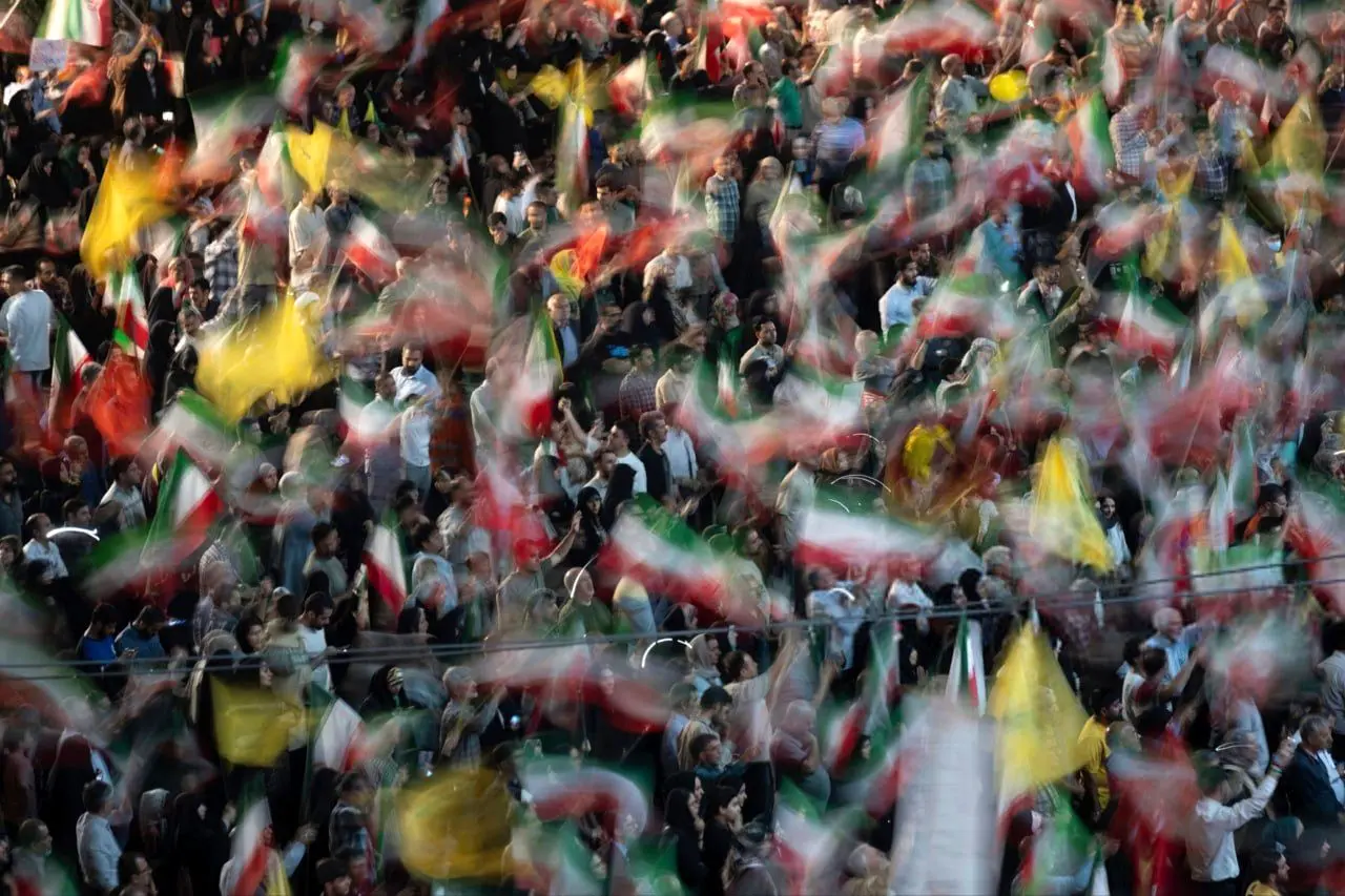 تصاویر خبرگزاری فرانسه از جلسات شبانه در تهران