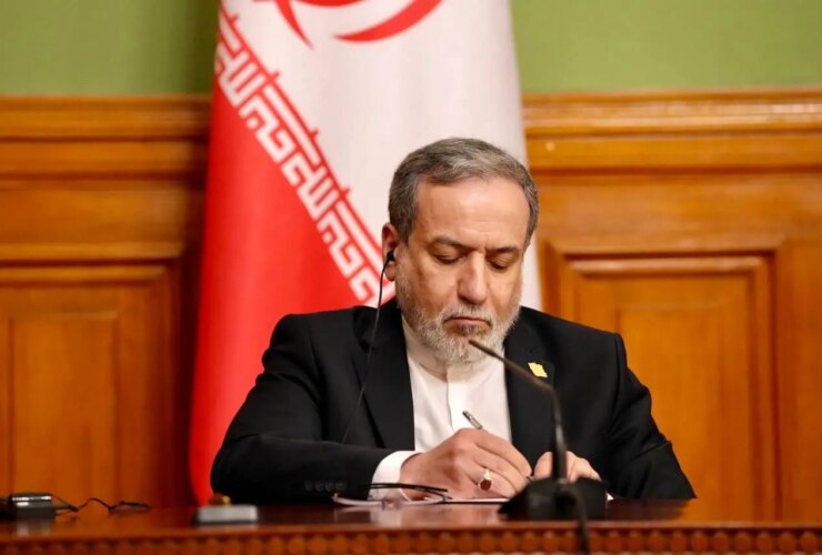 توئیت عراقچی همزمان با حمله موشکی ایران به اسرائیل است