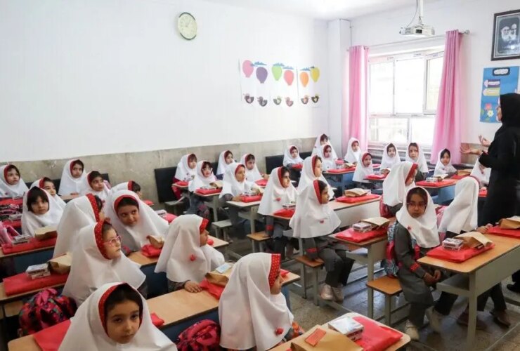 ثبت نام فرزندان مجروحان جنگ گذشته در مدارس شهید