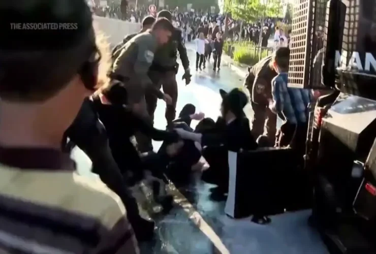سرکوب خشونت آمیز یهودیان معترض به خدمت سربازی در اسرائیل 13 سرکوب خشونت آمیز یهودیان معترض به خدمت سربازی در اسرائیل
