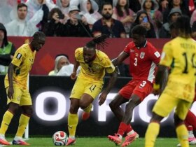 غنا در جام جهانی 2026 با نتیجه 1-0 مقابل پاناما پیروز شد. پیروزی چشمگیر شاگردان کیروش 10 غنا در جام جهانی 2026 با نتیجه 1-0 مقابل پاناما پیروز شد. پیروزی چشمگیر شاگردان کیروش