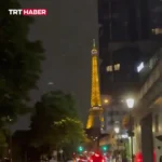 لحظه برخورد صاعقه به برج ایفل