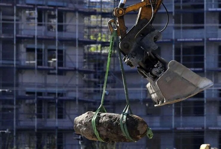 خنثی سازی مهمات باقیمانده جنگی در بندرعباس