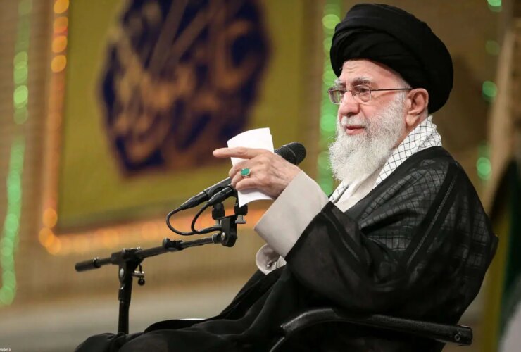 توزیع هویت به زائران شرکت کننده در مراسم شهدای انقلاب 35 توزیع هویت به زائران شرکت کننده در مراسم شهدای انقلاب