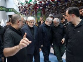 محمدرضا عارف در مراسم تشییع پیکر رهبر انقلاب 11 محمدرضا عارف در مراسم تشییع پیکر رهبر انقلاب