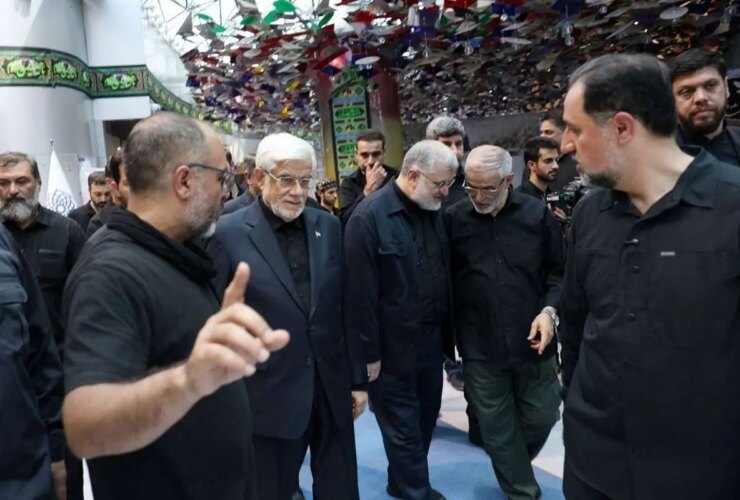 محمدرضا عارف در مراسم تشییع پیکر رهبر انقلاب 14 محمدرضا عارف در مراسم تشییع پیکر رهبر انقلاب