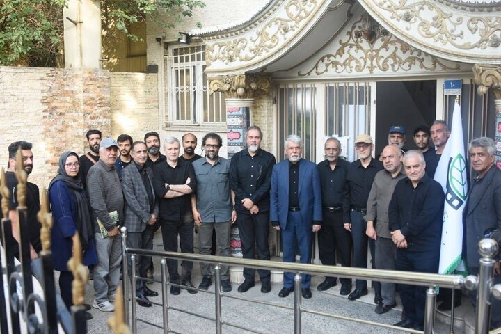 بیان هنری خداحافظی جلوه ای از «هنرمند گسیل» است/به همت انجمن سینمای جوانان ایران 150 شهر و روستا وداع شد. 1 بیان هنری خداحافظی جلوه ای از «هنرمند گسیل» است/به همت انجمن سینمای جوانان ایران 150 شهر و روستا وداع شد.