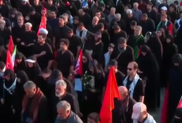 اقامه نماز جوادی آملی بر پیکر رهبر انقلاب