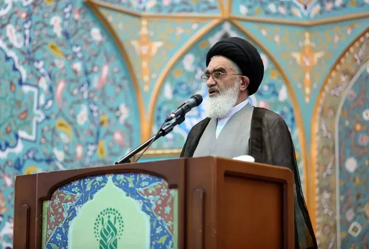 امام جمعه کوم: مزاحمت با آمریکا را فراموش کنید