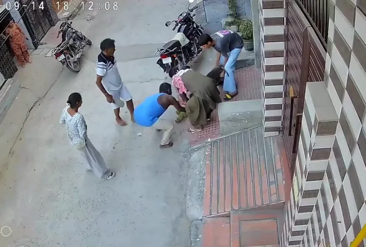 (16+) حمله وحشتناک سگ پیتبول به نوزاد 6 ماهه